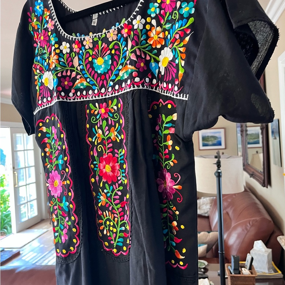 Black top with embroidered flowers-NWOT
